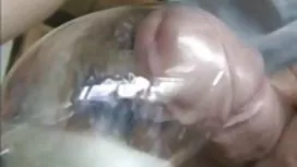 Рогова сука трясеться своїм новим скляним фалоімітатором