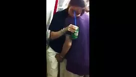 Вона показує свої рогові вішалки