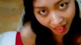 Природна молода жінка облизала і зловживала