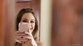 Вона змивається з рук його півня там