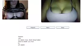 Зелене волосся Азіаладер терпить її клітор під час дуття і трахкає