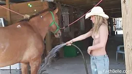 Тісна чорна киска Ніни Девона потребує величезного півня