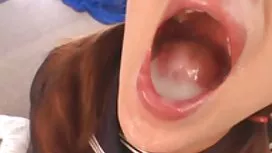 Він збиває блондинку німецьку підліткову дівчину