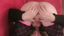 Дві жирові жінки грають в порно в трійку