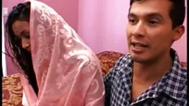 Брюнетка аматорської дівчини переконана ПВО птахів