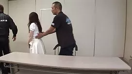 Підліток трясе киска на хвості