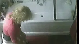 Бабусі роздягаються перед солонею