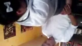 Азіатська лесбіянка робить це зі своєю сексуальною подругою