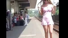 Молода людина і блондинка транзистор мастурбує