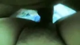 Блондинка дівчина ударила і трахала в машині