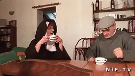 Брюнетка з мудаком жорстко трахкала