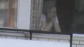 Гарячі лесбіянки ебут один одного з фаллоімітатором в попку