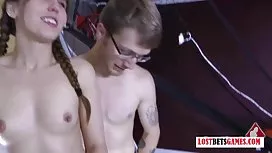 Лесбіянки мають роговий трійка з скляним фалоімітатором